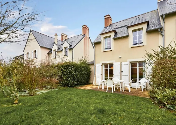 Pierre & Le Port-en-Bessin-Huppain